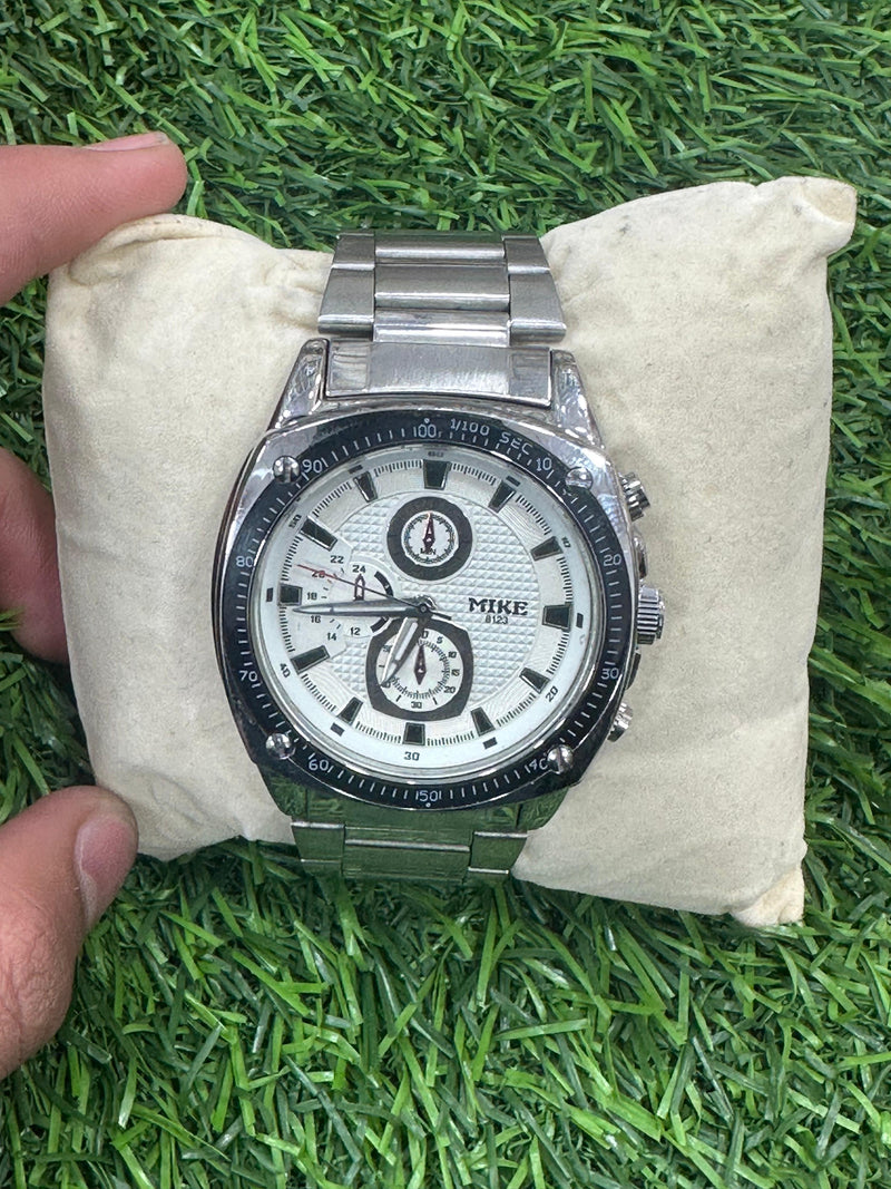 Michael kors Mike watch with a silver stainless stell and a silver diel